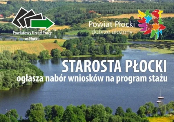Krajobraz z jeziorem i zielonymi terenami, na którym widnieje napis „STAROSTA PŁOCKI ogłasza nabór wniosków na program stażu” oraz logotyp Powiatowego Urzędu Pracy w Płocku i kolorowy symbol powiatu.