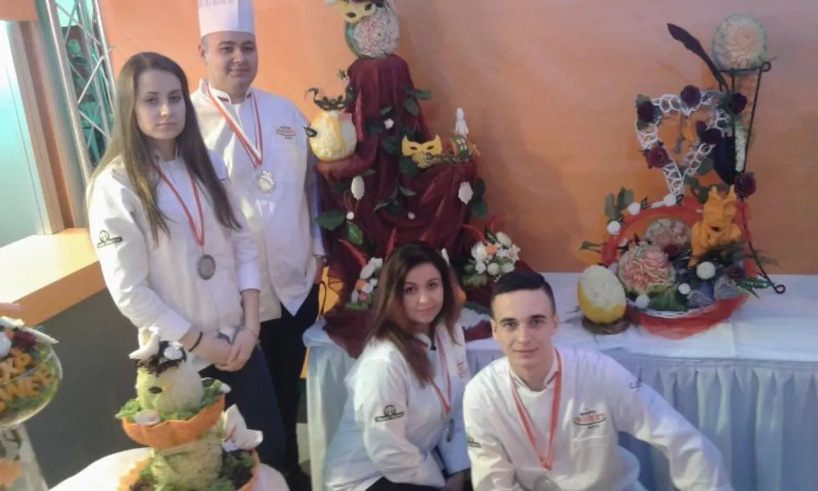 Uczestnicy największych w Polsce targów branży cukierniczej i lodziarskiej prezentują swoje dzieła oraz osiągnięcia.