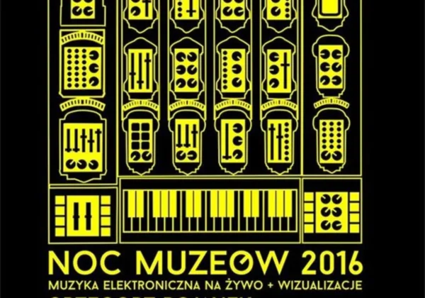 Plakat promujący Noc Muzeów 2016 w Muzeum Mazowieckim w Płocku, z żółtym, stylizowanym motywem architektonicznym na czarnym tle.