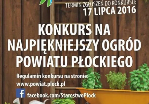 Plakat konkursowy promujący Najpiękniejszy Ogród Powiatu Płockiego, na tle drewnianej ściany z zielenią, z kolorowym logotypem i informacją o zgłoszeniach do 17 lipca 2016.