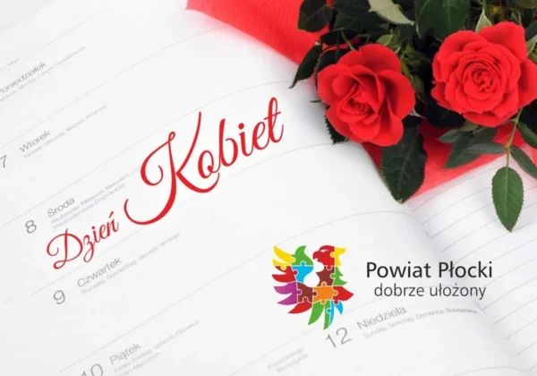 Kalendarzowy motyw z napisem „Dzień Kobiet”, obok czerwonych róż i kolorowego logo Powiatu Płockiego, sugerujący życzenia od Starosty i Przewodniczącego.