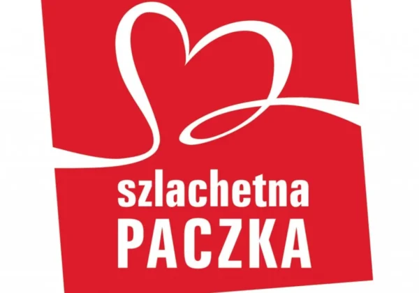 Logo czerwonego, lekko pochylonego prostokąta z białym konturem serca i napisem „szlachetna PACZKA”.