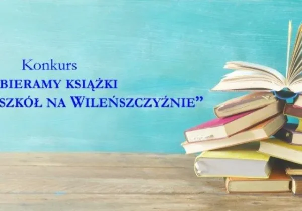 Plakat z napisem „Konkurs Zbieramy książki dla polskich szkół na Wileńszczyźnie” obok stosu kolorowych książek na drewnianej powierzchni.
