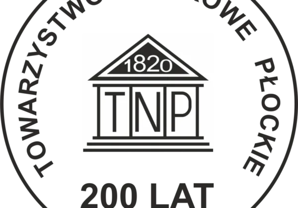 Emblemat Towarzystwa Naukowego Płockiego: stylizowany budynek z napisem 1820 nad literami TNP, upamiętniający jubileusz 200 lat.