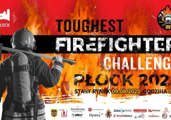 Plakat promujący wyzwanie Toughest Firefighter Challenge w Płocku 2020, przedstawiający strażaka w pełnym umundurowaniu trzymającego topór na tle płomieni.