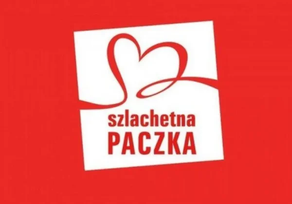 Logo Szlachetna Paczka na czerwonym tle, przedstawiające białą prostokątną kartkę z czerwonym sercem i napisem Szlachetna Paczka.