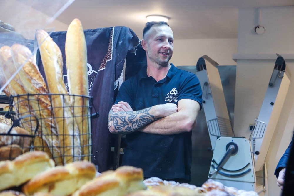 Właściciel piekarni w sikorzu