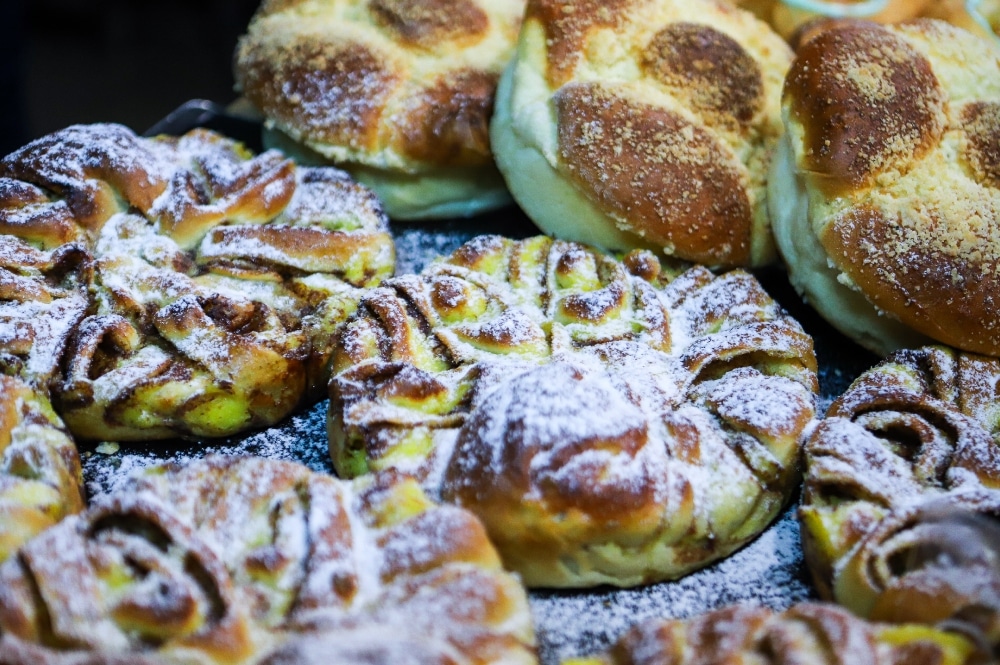 Słodkie wypieki przygotowane przez piekarnie