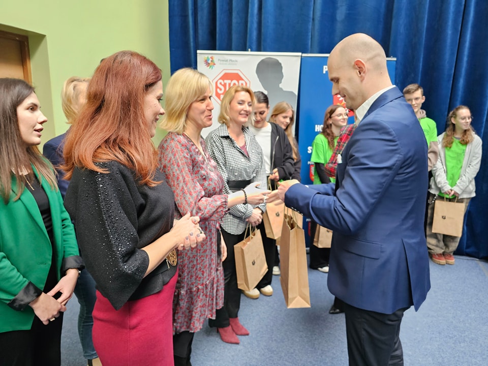 Wręczenie podarków od starosty płockiego