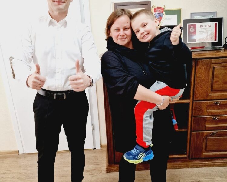 Starosta płocki z jedną z nagrodzonych osób