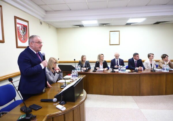Otwarcie sesji rady powiatu przez przewodniczącego