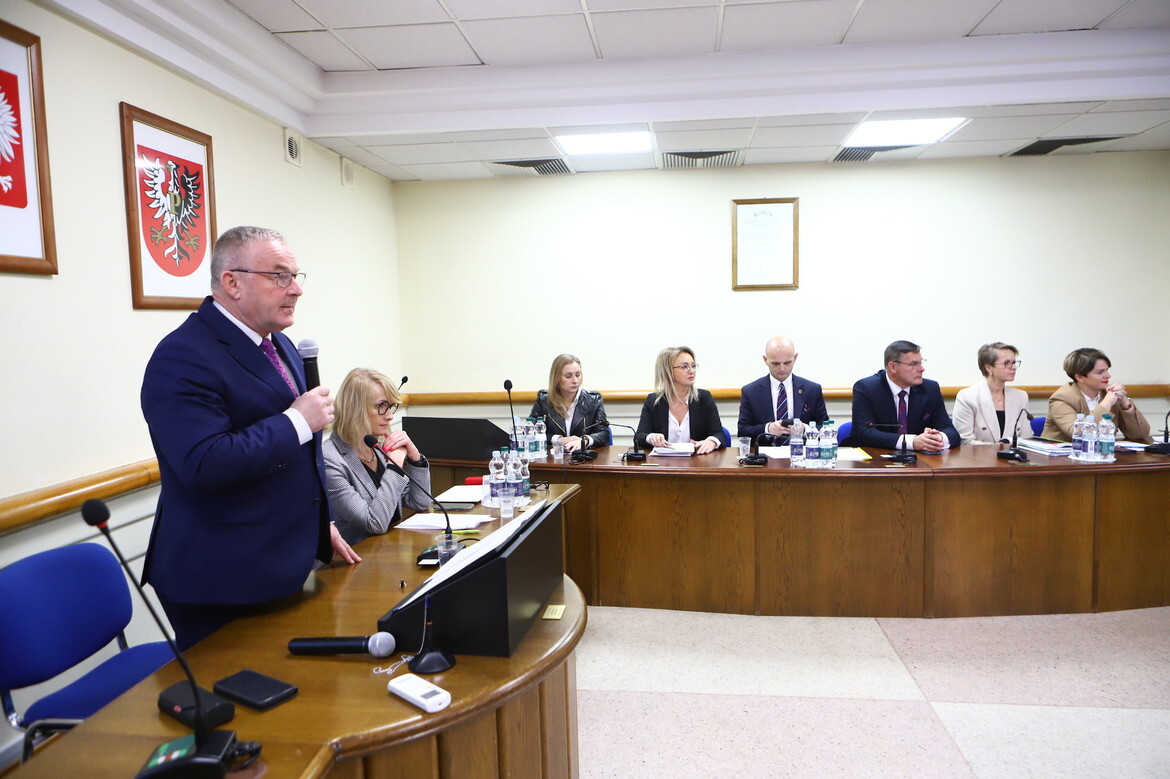 Otwarcie sesji rady powiatu przez przewodniczącego