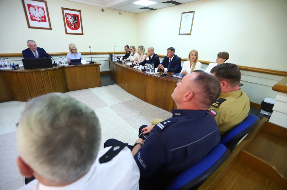 Przybyli na sesje przedstawiciele służb mundurowych