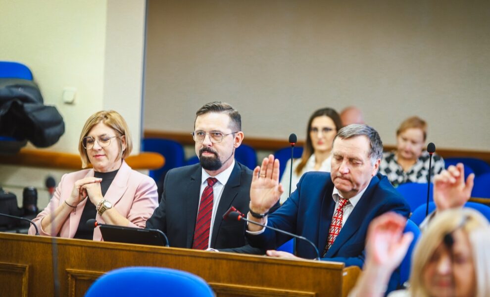 Radni powiatu podczas sesji Rady Powiatu