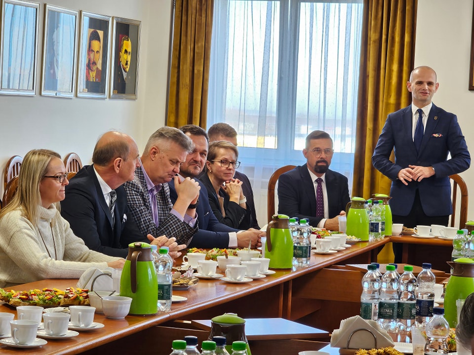 Sylwester Ziemkiewicz podczas wypowiedzi w trakcie konferecji