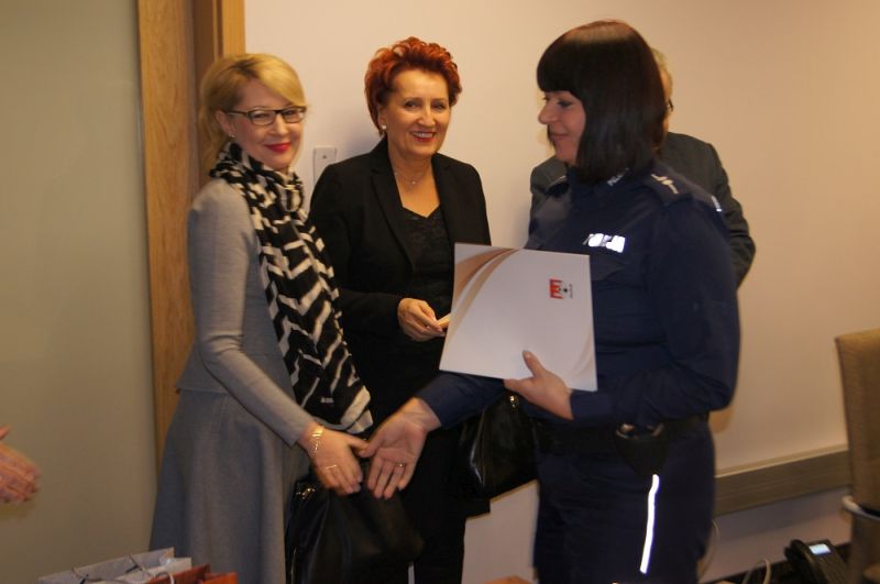 Wicestarosta w trakcie wręczenia nagód