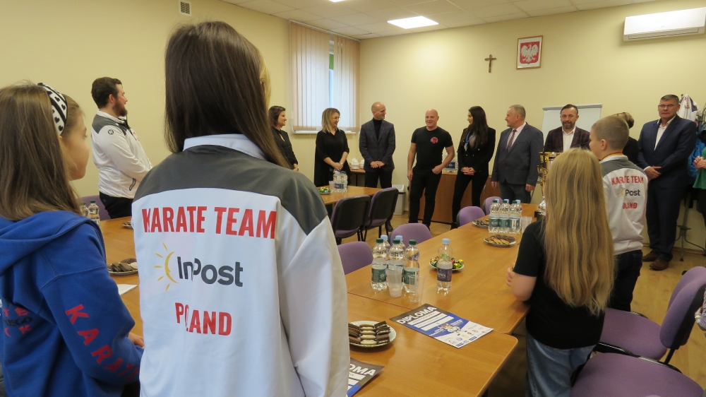 Wizyta mistrzów karate w Starostwie Powiatowym w Płocku