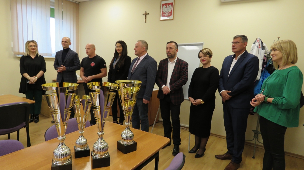 Członkowie Rady Powiatu podczas wizyty medalistów