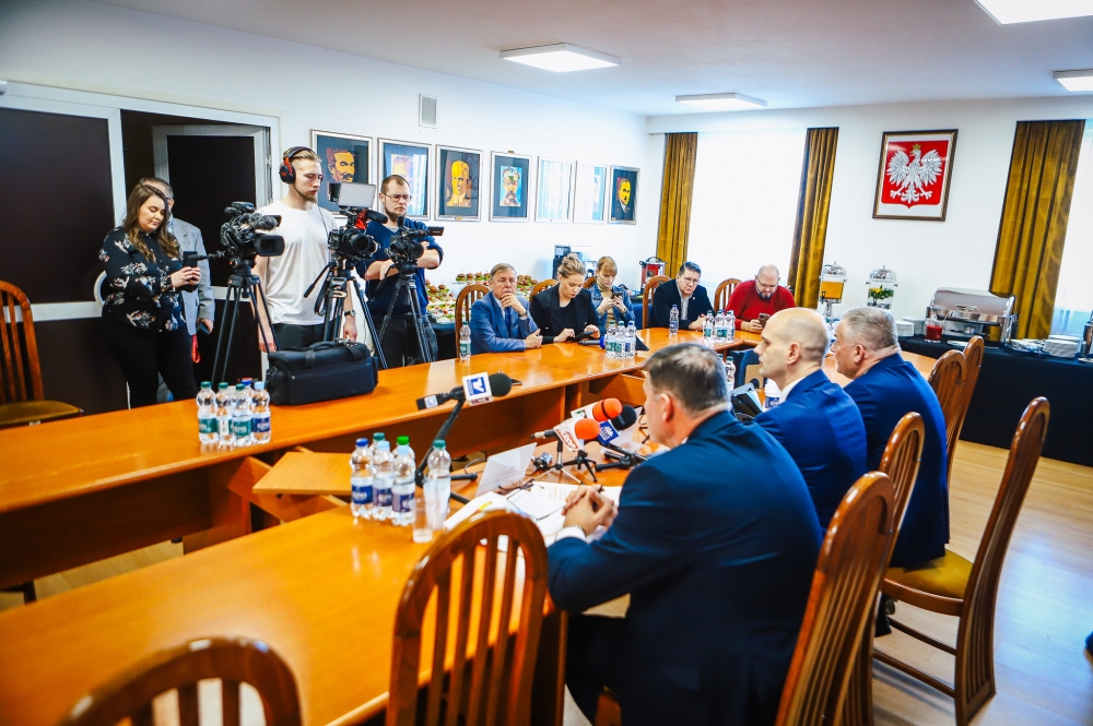Dziennikarze i inni przedstawiciele mediów oraz telewizji