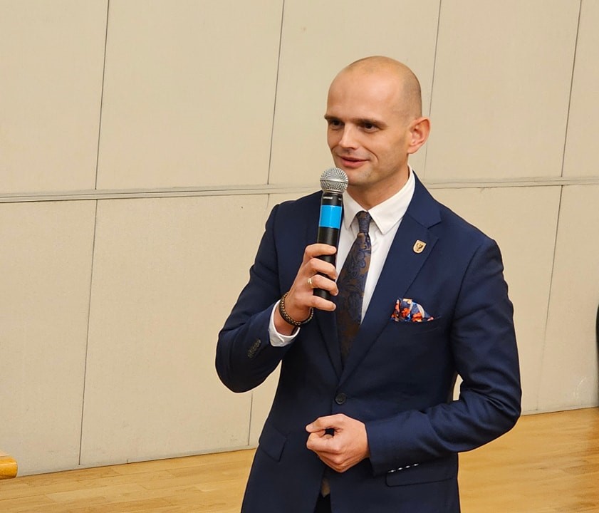 Sylwester Ziemkiewicz wyglaszający przemówienie