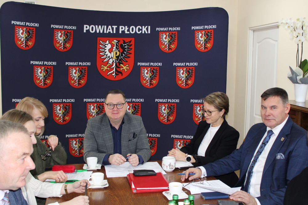 Zarząd powiatu płockiego podczas posiedzenia