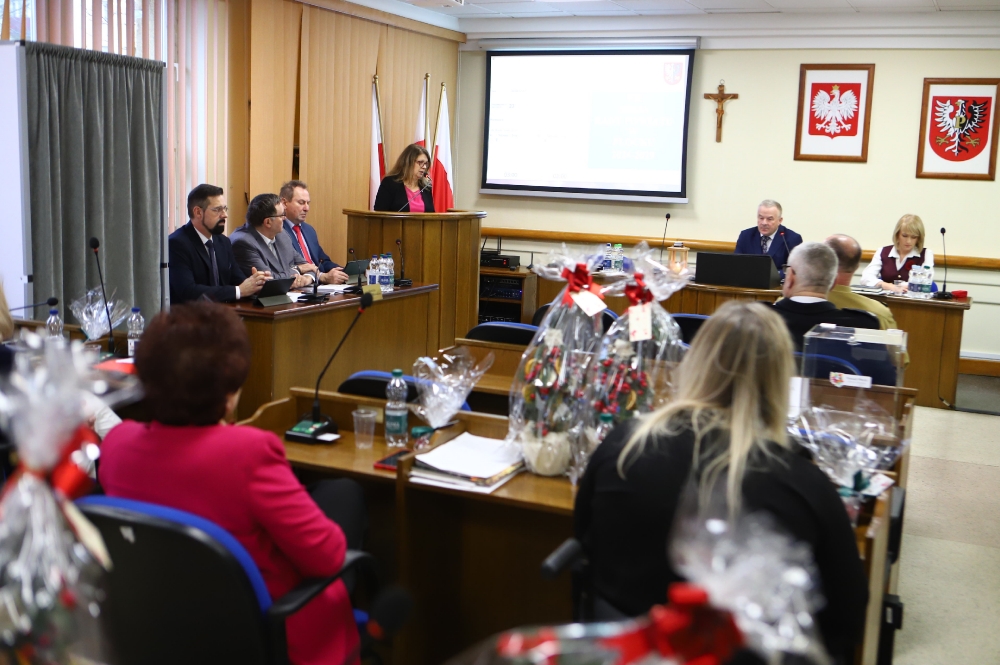 Wiolleta Kulpa podczas przemówienia na mównicy