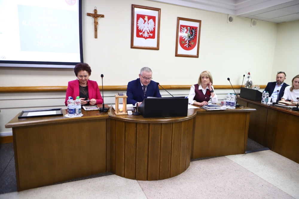 Przewodniczący Rady Powiatu podczas vii sesji rady powiatu