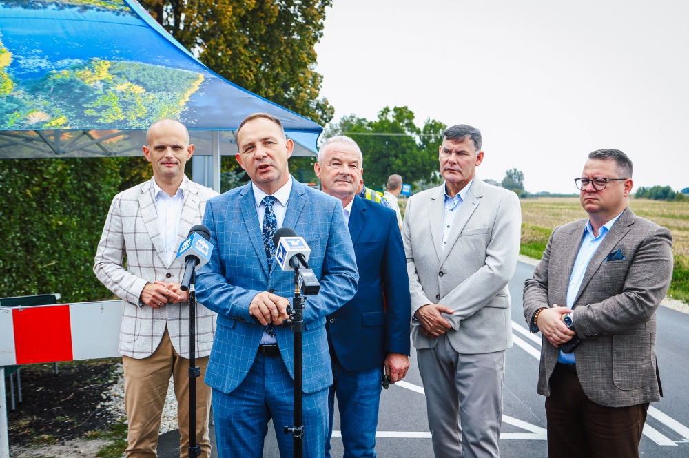 Członkowie zarządu powiatu w tym starosta i wicestarosta