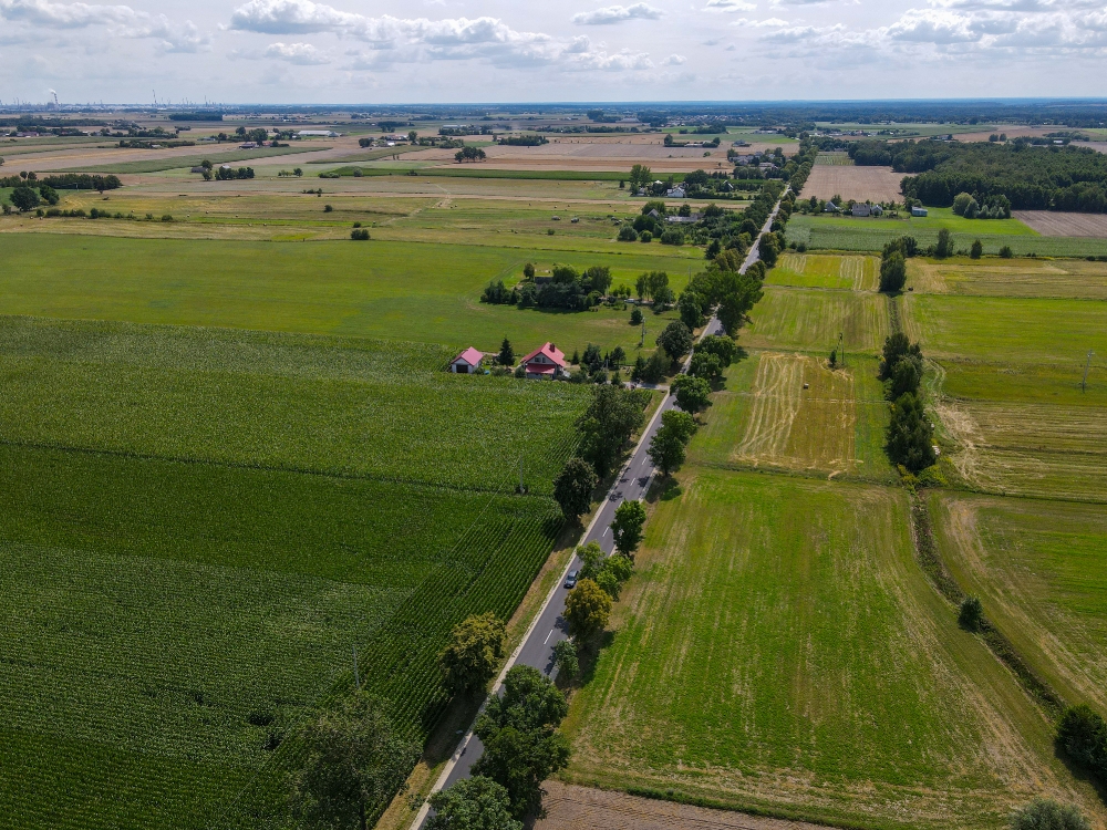Zdjęcie z lotu ptaka wyremontowanej drogi
