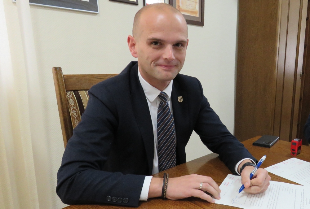 Starosta płocki podczas adresowania listu intencyjnego