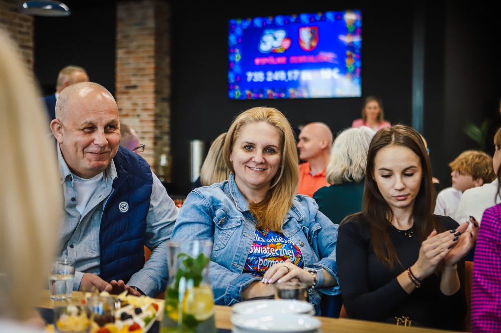 Przybyli na uroczystość w restauracji stadionowa w płocki