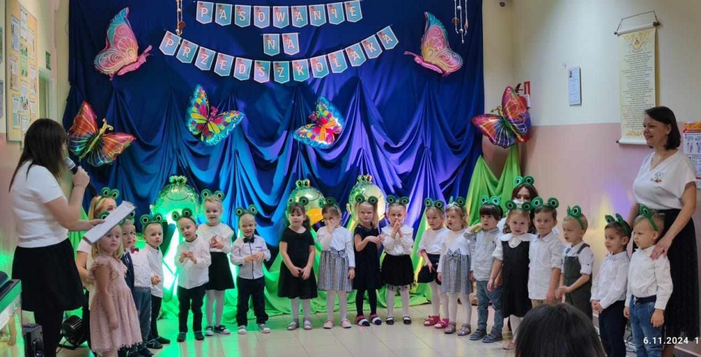 Przedszkole im. Króla Maciusia Pierwszego pasowanie dzieci na przedszkolaków