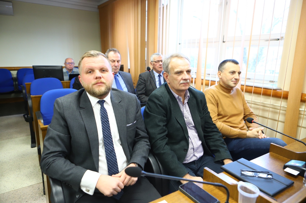 Uczestniczący w sesji radni