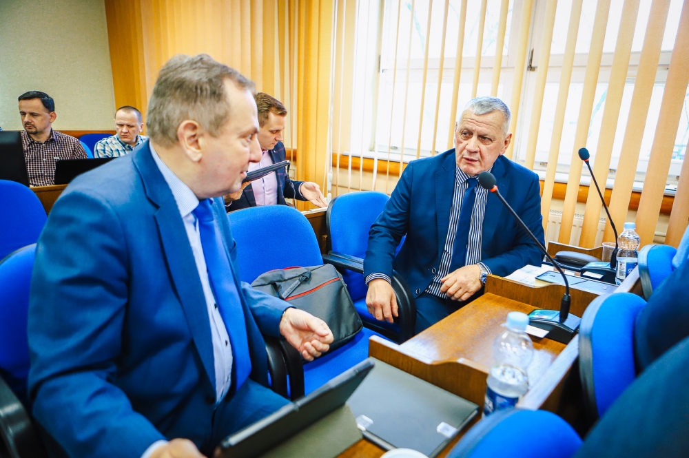 Członkowie sesji rady powiatu płockiego