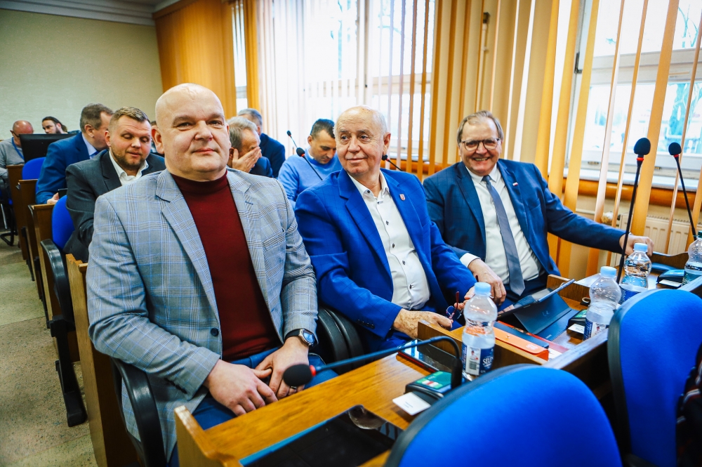 Członkowie rady powiatu podczas sesji rady