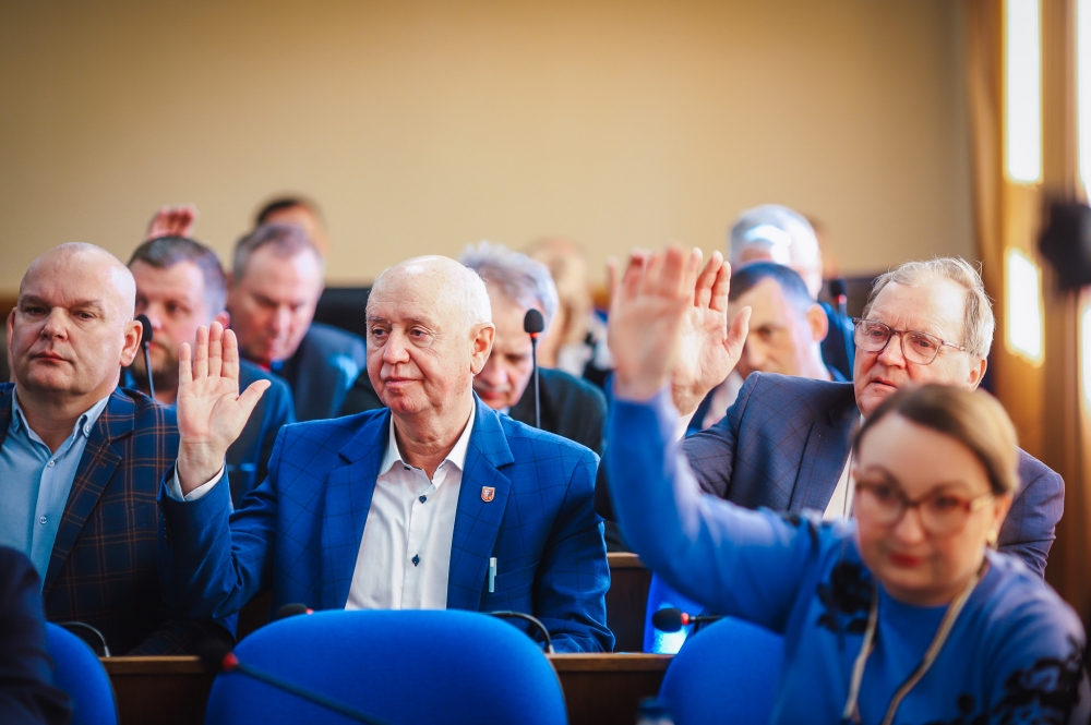 Głosowanie w trakcie rady powiatu