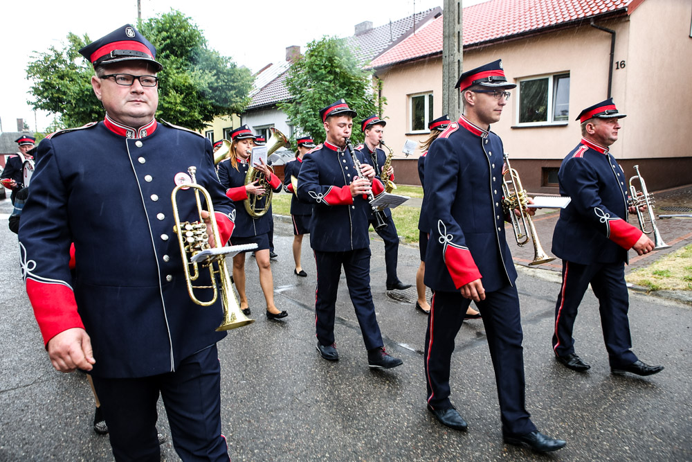 Muzycy z orkiestr podczas wydarzenia powiatowego