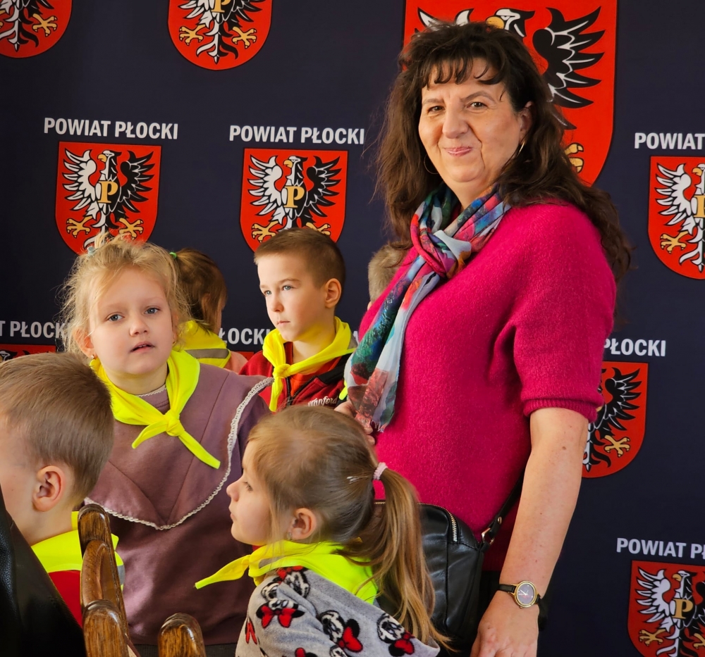 Przedszkolanka z wychowankami