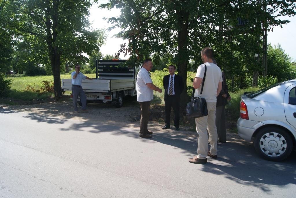 Rozmowa z pracownikami firmy remontującej drogę