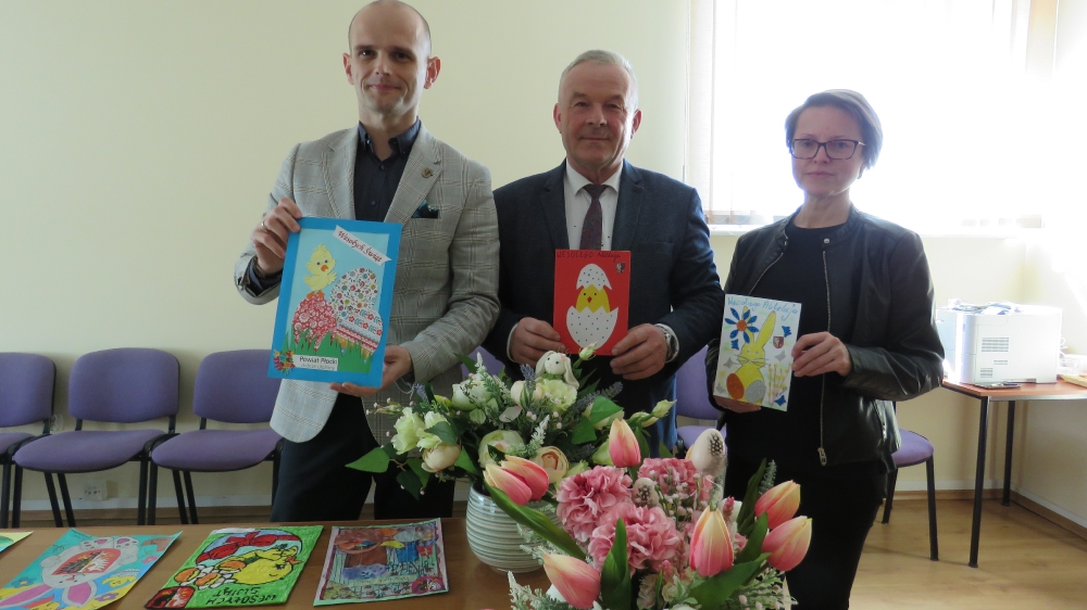 Sylwester Ziemkiewicz, Lech Dąbrowski i Monika Mytnik-Talpa z kartkami