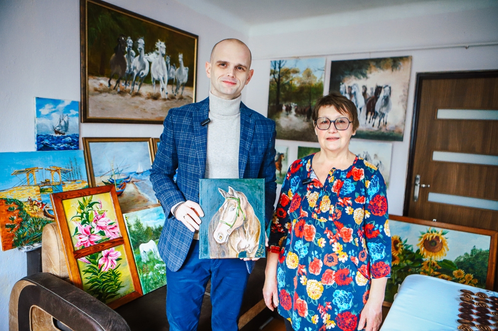 Pamiątkowa fotografa malarki ze starostą