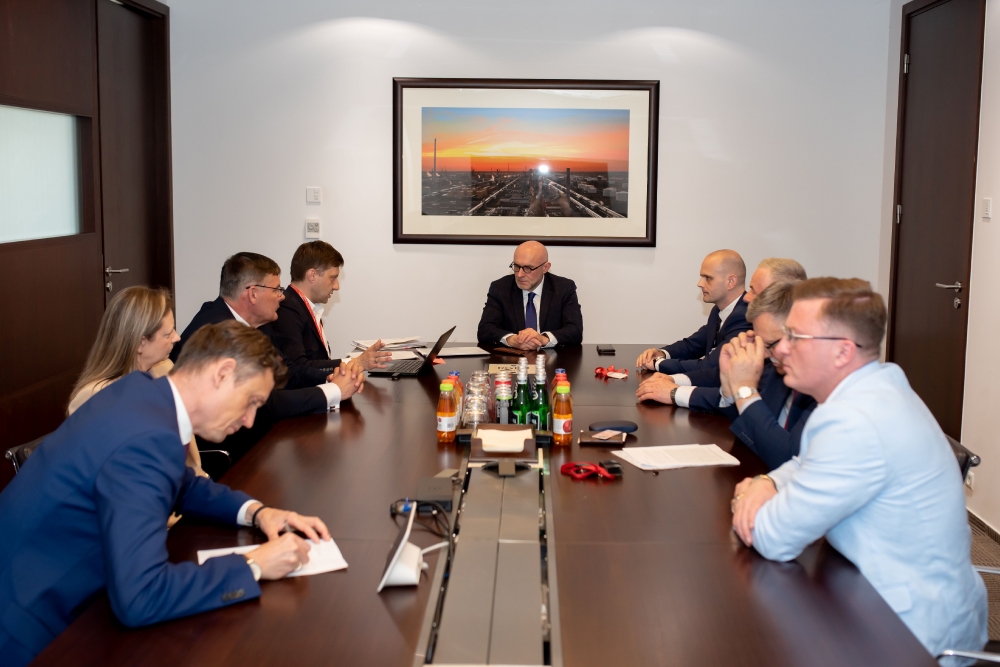 Przedstawiciele Orlenu i powiatu płockiego