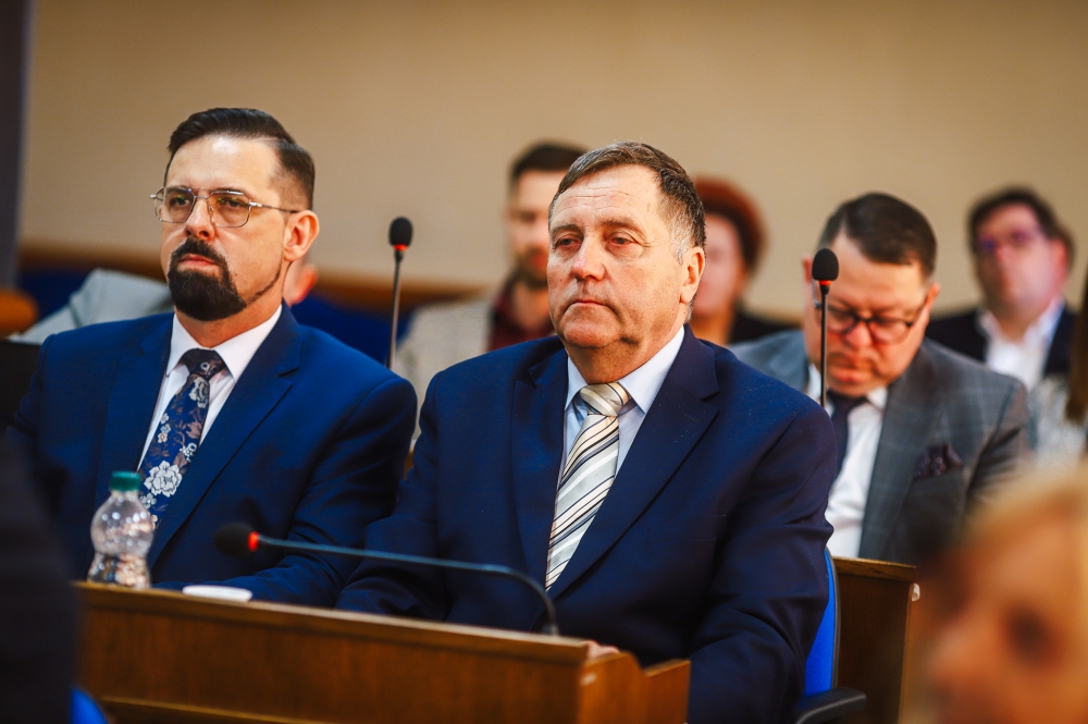Radni powiatu słuchają wystąpień