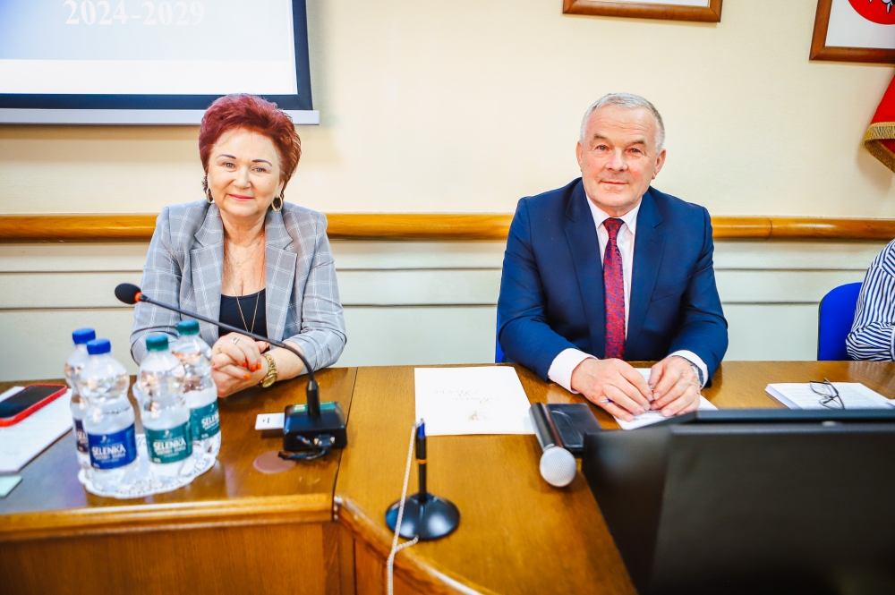 Przewodniczący i wiceprzewodnicząca Rady Powiatu