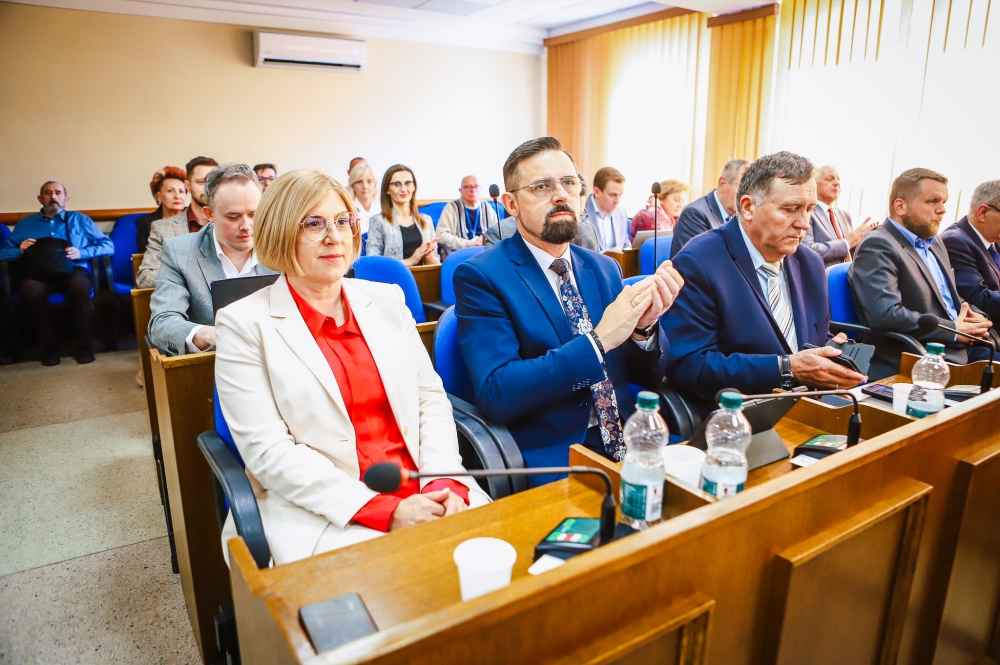 Brawa po przemówieniu starosty