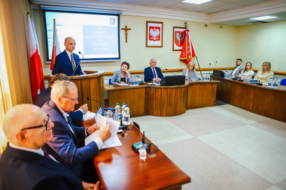 Starosta prezentuje tematy poruszane na radzie powiatu