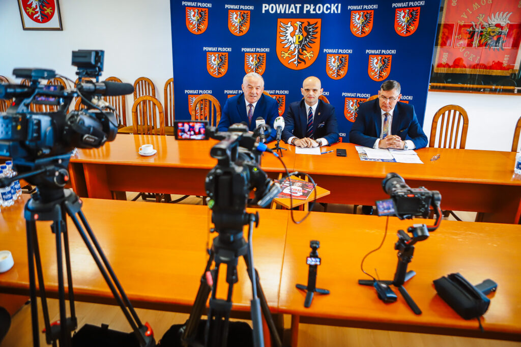 Władze powiatu przed kamerami