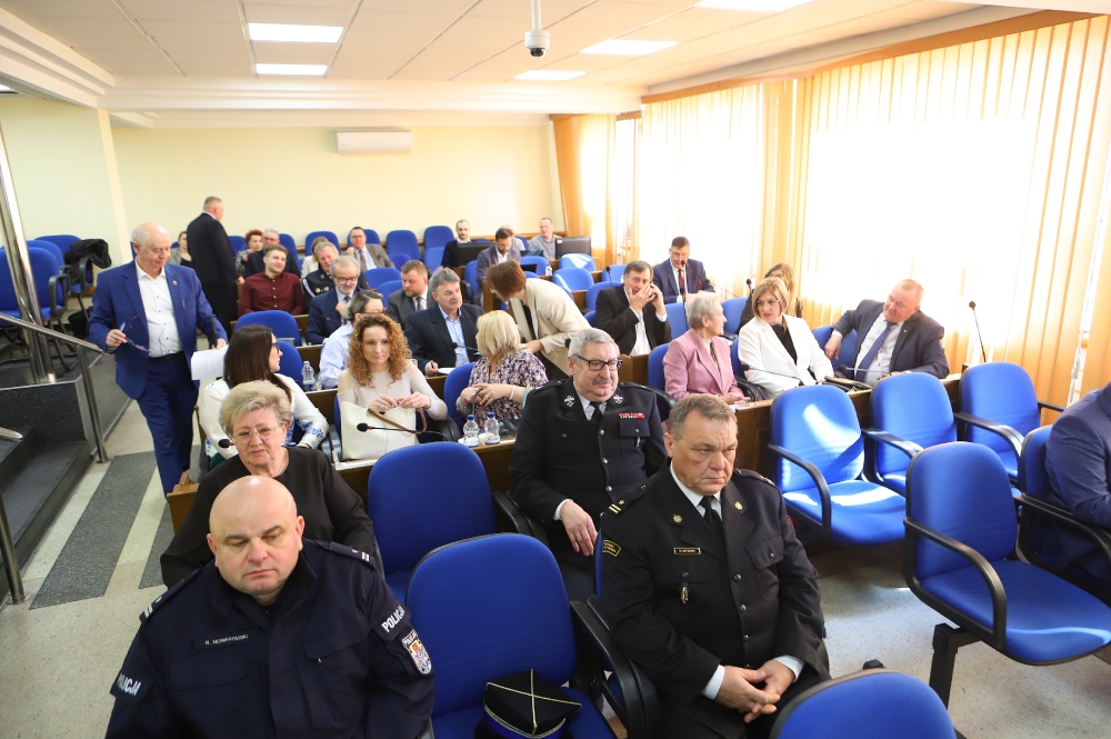 Radni powiatu w kadencji podczas ostatniej sesji