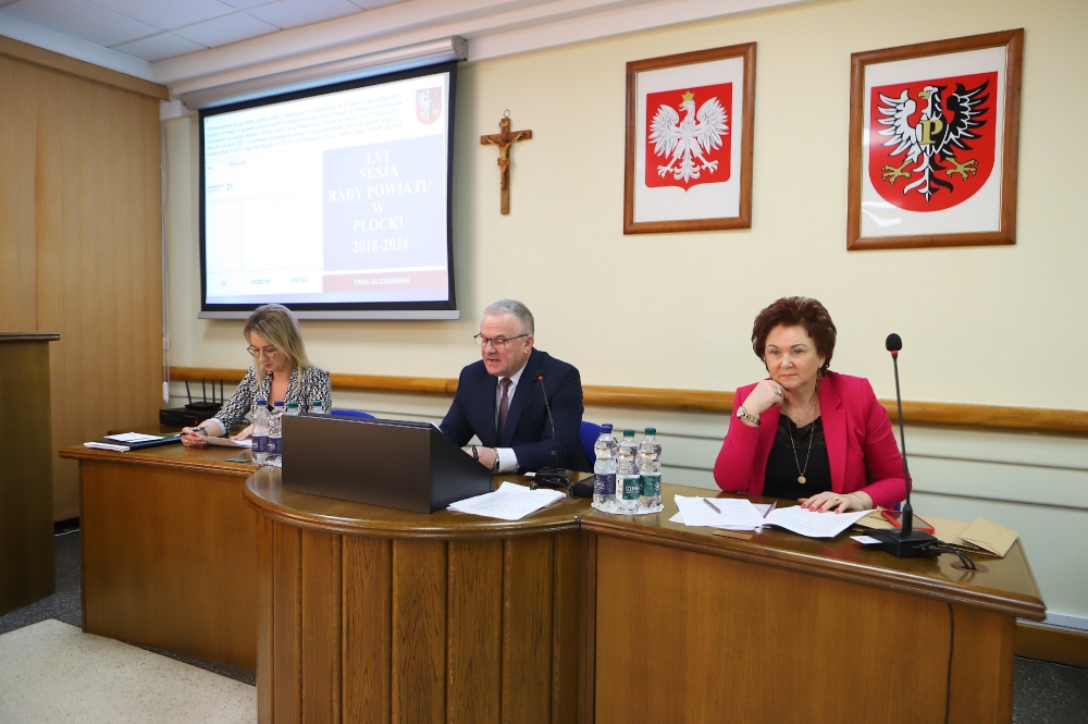 Lech Dąbrowski podczas sesji rady powiatu