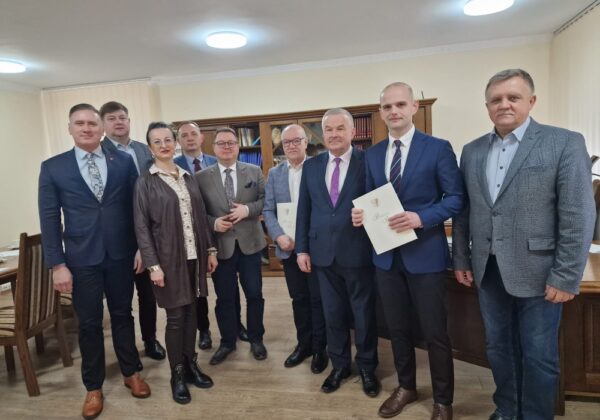 Zdjęcie grupowe uczestników sporkania